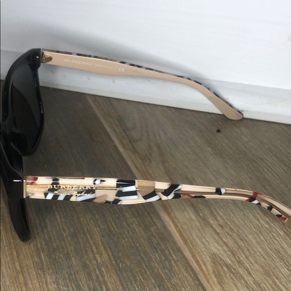 BURBERRY SUNGLASSES - Picture 3 of 5
